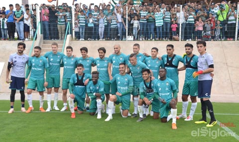 Santos entrena ante aficionados