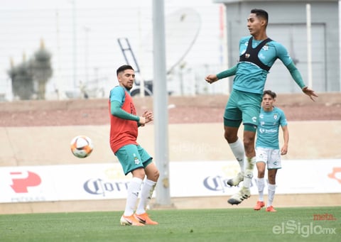 Santos entrena ante aficionados