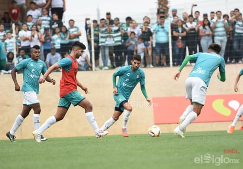 Santos entrena ante aficionados