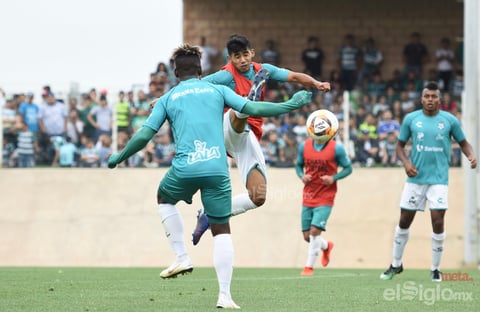 Santos entrena ante aficionados