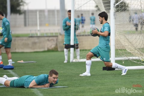 Santos entrena ante aficionados