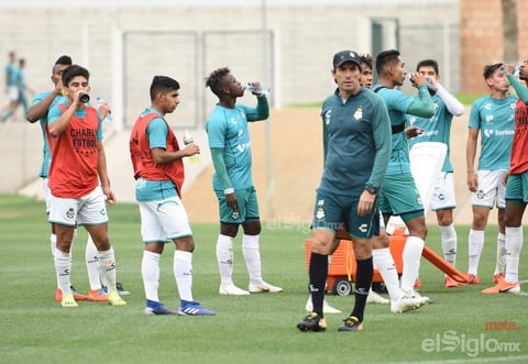 Santos entrena ante aficionados
