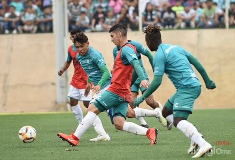 Santos entrena ante aficionados