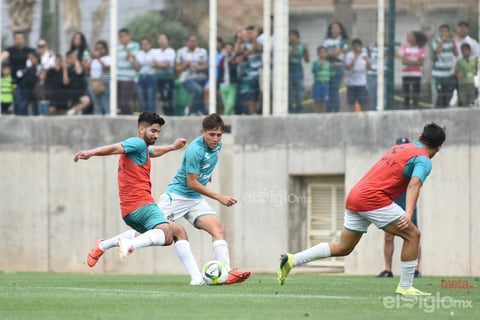 Santos entrena ante aficionados