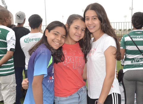 25042019 Yoshi, Heidi y Melinna.
