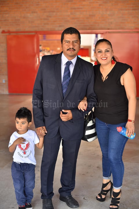 25042019 EN FAMILIA.  Juan, Juan Ángel y Miriam.