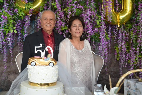 25042019 DE FIESTA.  Jaime Hernández caballero y Alicia Carrasco de Hernández.