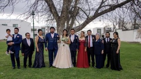 26042019 LA FOTO DEL RECUERDO.  Familia Martínez Silva en la boda de Montserrat y Francisco Javier.
