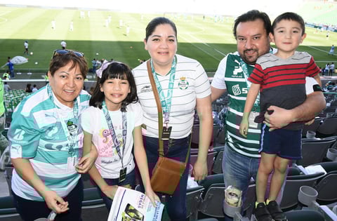 26042019 SANTISTAS.  Carmen, Katia, Blanca, Gabriel y Cristhian.