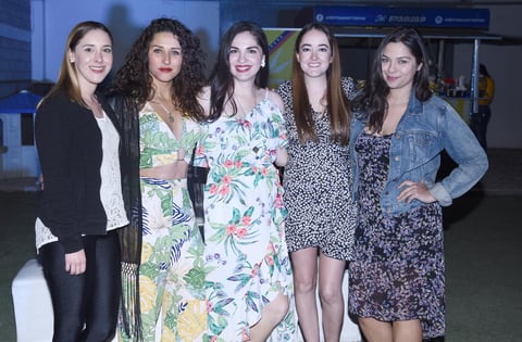 Katya Martínez, Lola García, Cointa Sotoluján y Valeria Nahle con Grethel Romo