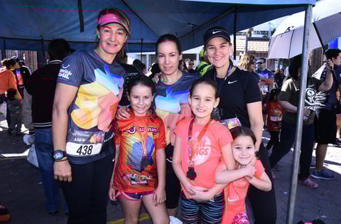 Claudia Valdés, Güera Montalvo y Bárbara Willy con sus pequeñas