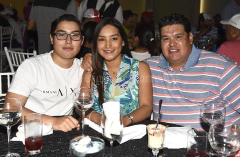 27042019 José Manuel Núñez, Sandra Ávila y Manuel Núñez.