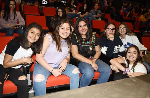 Constanza, Alejandra, Sol, Lulú y Alexandra