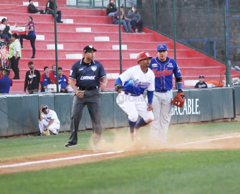Teller (2-2) volvió a dominar a la artillería acerera. Tiró cinco rondas, para una carrera, cinco hits, tres bases y siete ponches.