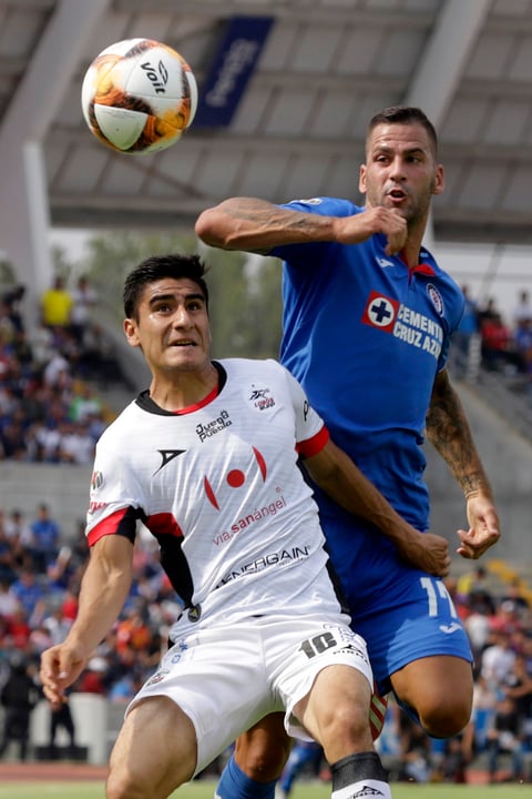 Cruz Azul golpea a Lobos BUAP