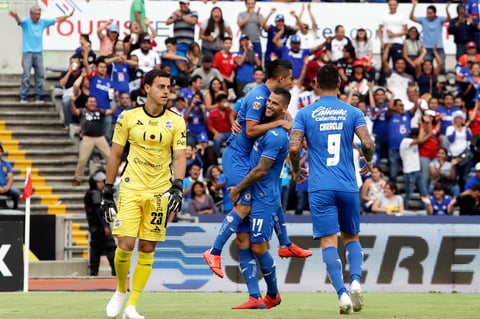 Cruz Azul golpea a Lobos BUAP