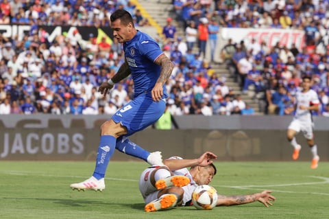 Cruz Azul golpea a Lobos BUAP