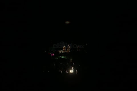Otros establecimientos suspendieron operaciones ante la falta de electricidad.