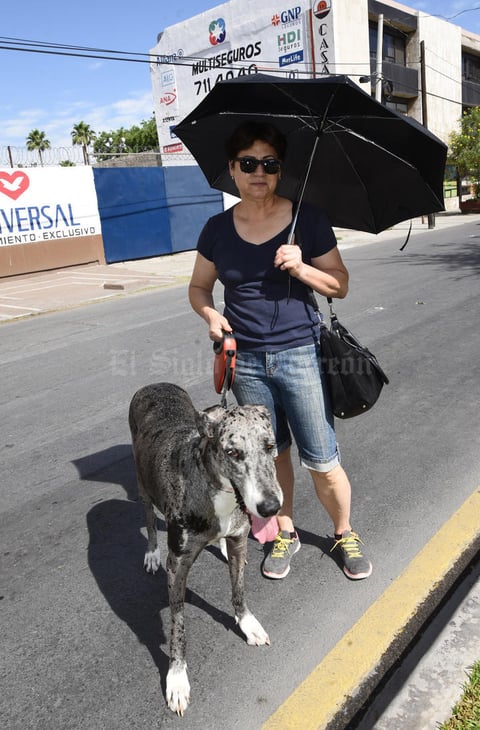29042019 Angélica Ibarra de Darwich y 'Pecas'.