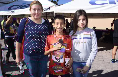 29042019 Sandra Lorena, Luis Leonardo y Lorena Dayana.
