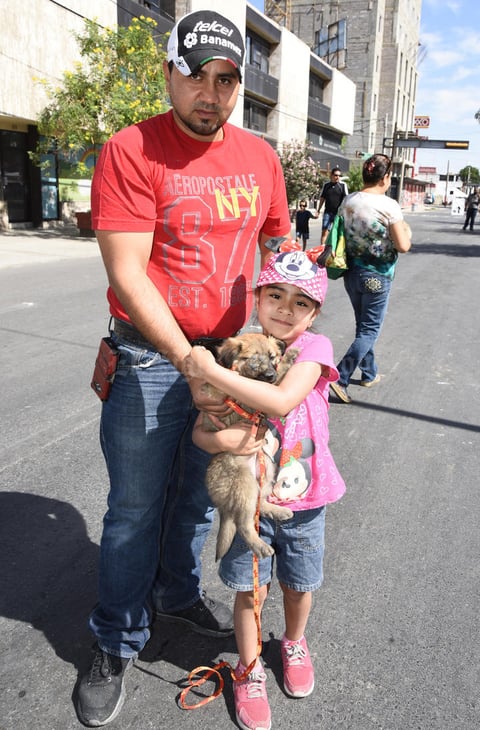29042019 Juan Manuel Martínez, Ana Victoria y 'Jona'.
