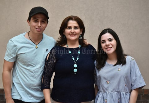 30042019 Memo Rivera, Guadalupe Mourey y Nelida Ortiz.