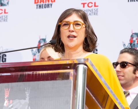 Estrellas de The Big Bang Theory inmortalizan sus huellas en Hollywood