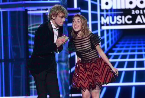 Los protagonistas de El Mundo oculto de Sabrina, Kiernan Shipka y Ross Lynch
