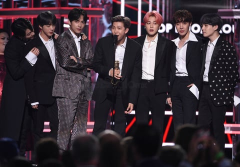 También pasaron hoy por la ciudad del juego otros artistas de renombre como The Jonas Brothers, Ariana Grande, BTS, Halsey, Tori Kelly, Dan + Shay, Khalid o Kelly Clarkson.