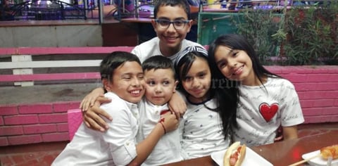 02052019 SE DIVIERTEN.  Emiliano, Paquito, Santiago, Camila y Ximena.