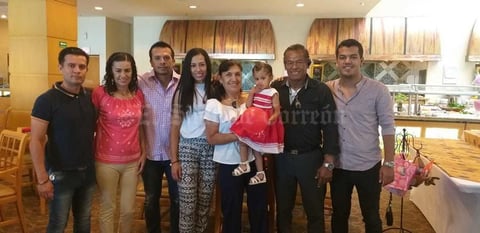 02052019 CELEBRAN.  Dorian, Erika, Adrián, Rocío, Yolanda, Emma, Carlos B. y Carlos Francisco.