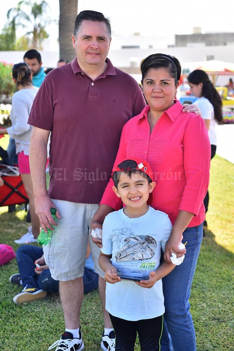 02052019 FIESTA DE PASCUA.  Jorge, Pamela y Jorge.