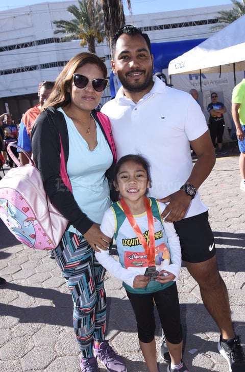 02052019 MUY CONTENTOS.  Tania Montoya, Javier y Sofy Blanco.