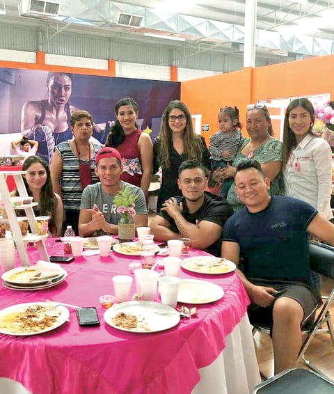 04052019 BABY ENTRE AMIGOS.  Karla Ríos, Víctor Cigarroa, Patricia, Karla Mena, Alejandra Baldenegro, Miguel Martínez, Lucía Pérez, Paola Mena y Guillermo Chávez.