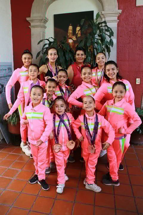 Están bajo el entrenamiento de Isabel Palomares, las rutinas de Deborah Marín Palomares, además de las clases de ballet y entrenamiento de Sofía Marín Palomares l