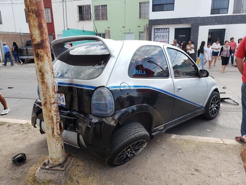 Parte del eje trasero quedó destrozado del impacto.