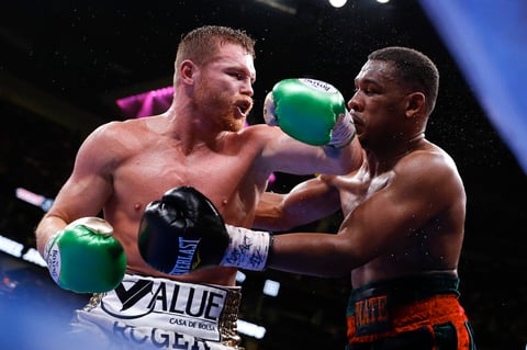 'Canelo' Álvarez derrota a Daniel Jacobs