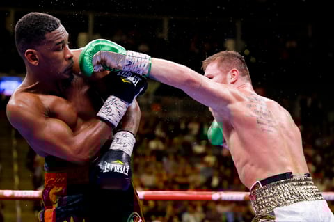 'Canelo' Álvarez derrota a Daniel Jacobs