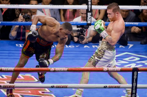 'Canelo' Álvarez derrota a Daniel Jacobs