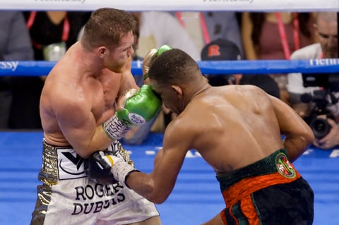 'Canelo' Álvarez derrota a Daniel Jacobs
