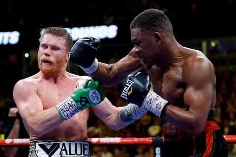 'Canelo' Álvarez derrota a Daniel Jacobs