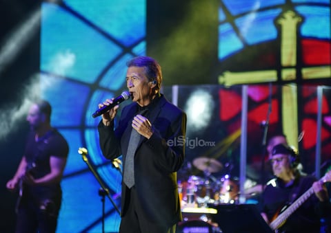 El cantante se presentó en la región.