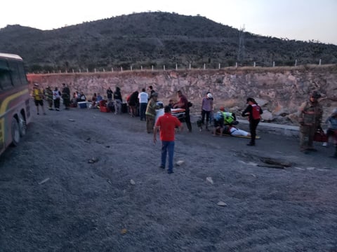 Protección Civil sólo señaló que hubo varios pasajeros con crisis nerviosa.