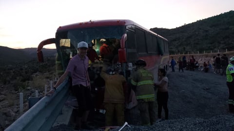 Según reportó la Dirección Municipal de Protección Civil el desperfecto en el autobús se debió a una falla en el compresor.