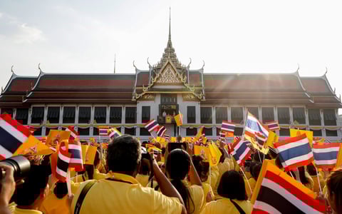 Reyes de Tailandia participan en primera audiencia pública tras coronación