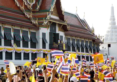 Reyes de Tailandia participan en primera audiencia pública tras coronación