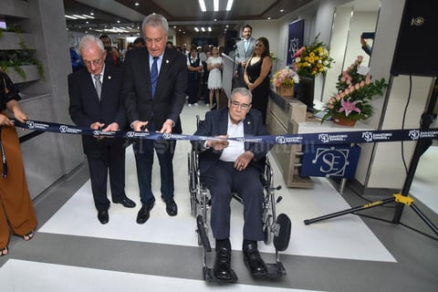05052019 En el corte del listón.