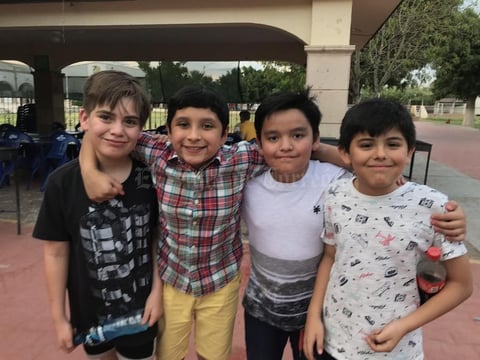 05052019 SE DIVIERTEN.  Ale, Diego, Iñaki y Pepe, disfrutando en conocido club recreativo.
