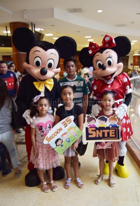 06052019 Algunos de los niños que asistieron junto a Jorge F. Mora.