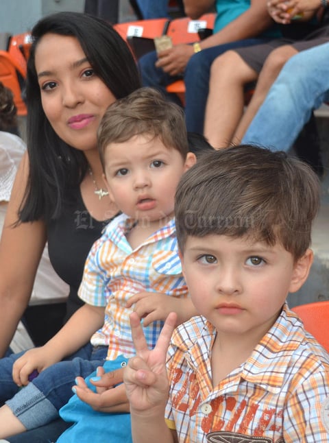 07052019 Cristina, Dylan y Sebastián.